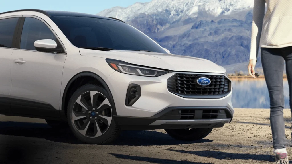 2025 Ford Escape® parked near a lake, illustrating the impressive fuel efficiency and smooth performance Euclid drivers prioritize.