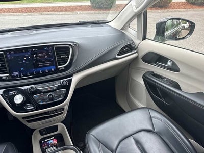 2024 Chrysler Pacifica Hybrid Select