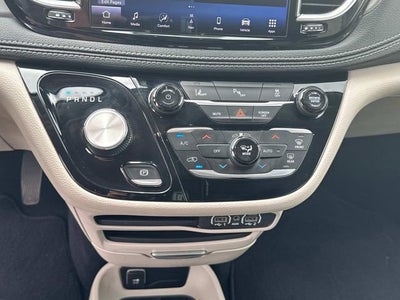 2024 Chrysler Pacifica Hybrid Select