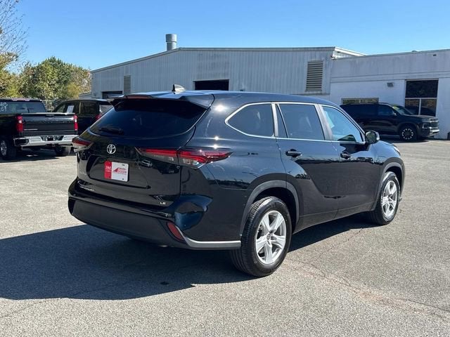 2024 Toyota Highlander LE