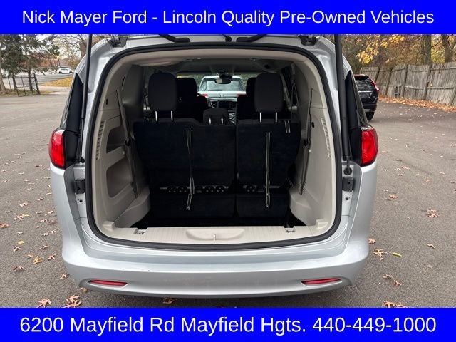 2024 Chrysler Voyager LX