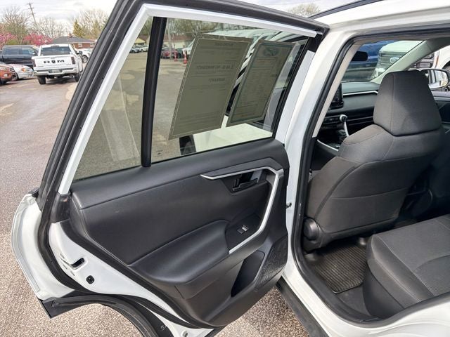 2022 Toyota RAV4 Hybrid LE