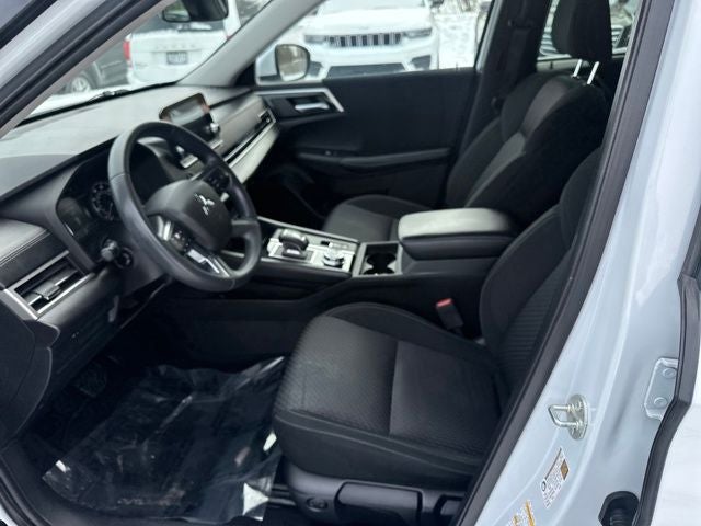 2022 Mitsubishi Outlander ES