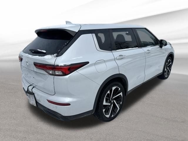 2022 Mitsubishi Outlander ES