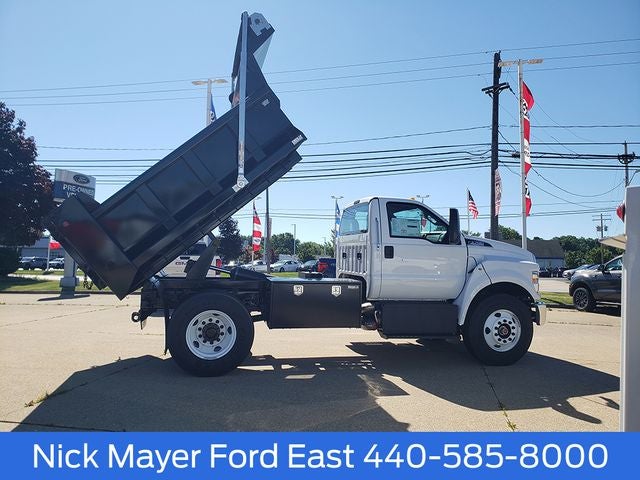 2027 Ford F-750SD Dump Truck