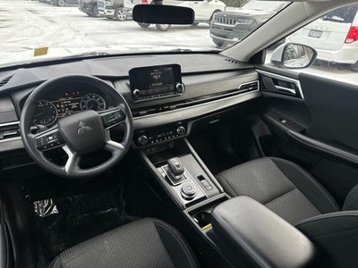 2022 Mitsubishi Outlander ES