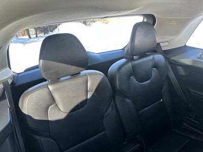 2022 Volvo XC90 T6 Momentum