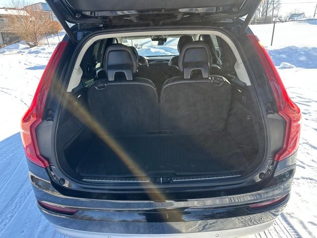 2022 Volvo XC90 T6 Momentum