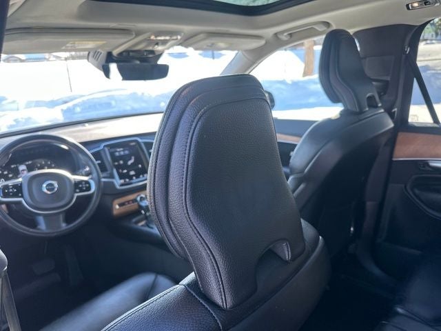 2022 Volvo XC90 T6 Momentum