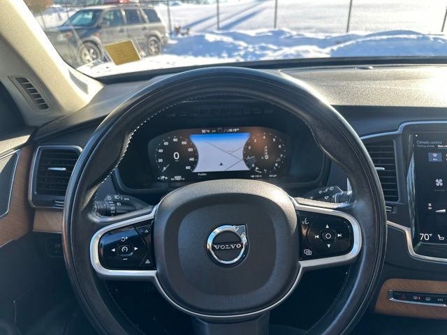 2022 Volvo XC90 T6 Momentum