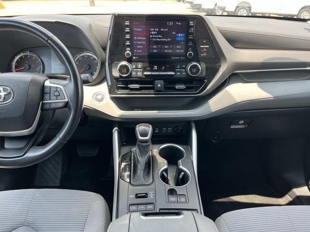 2022 Toyota Highlander LE