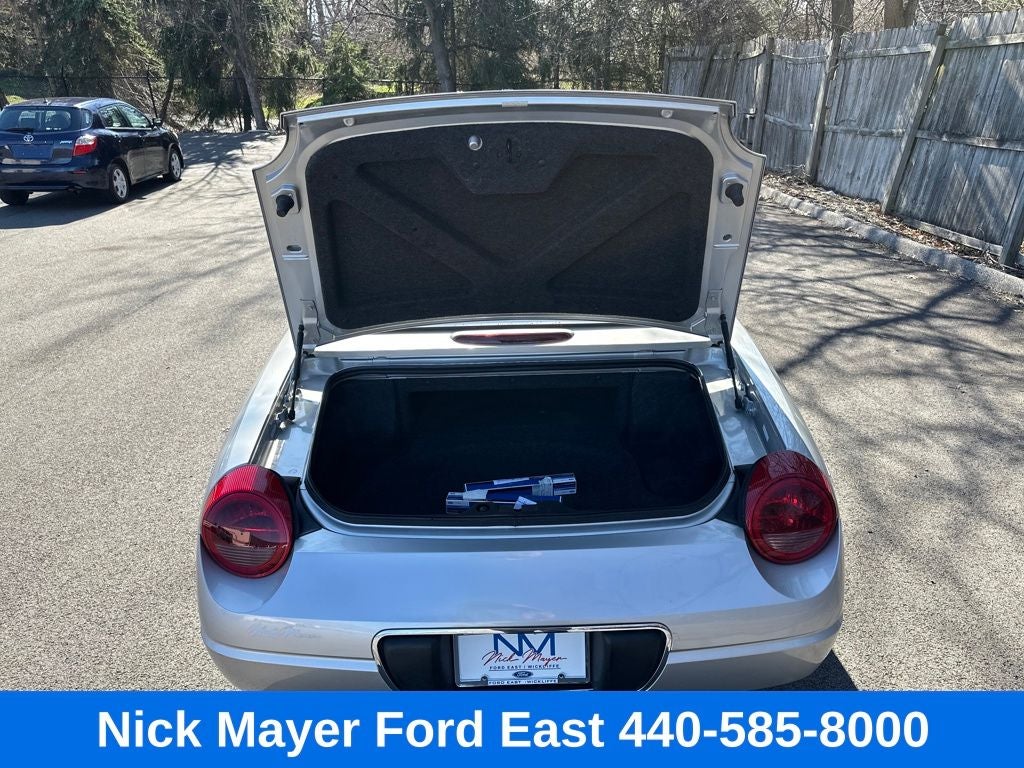 2004 Ford Thunderbird Base