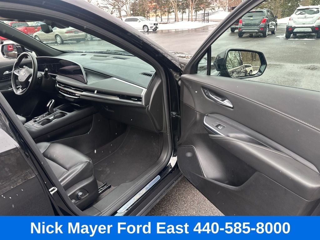 2025 Cadillac XT4 Premium Luxury