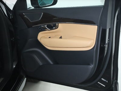 2019 Volvo XC90 T6 Momentum